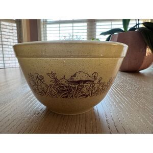 Pyrex #401 Forest fancies mushroom tan 80’s vintage milk glass 1.5 pint
